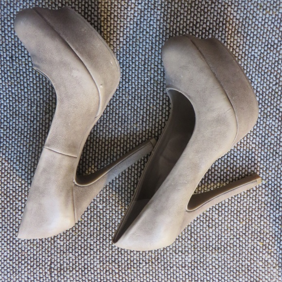 Jennifer Lopez Leather Pumps - Picture 5 of 8